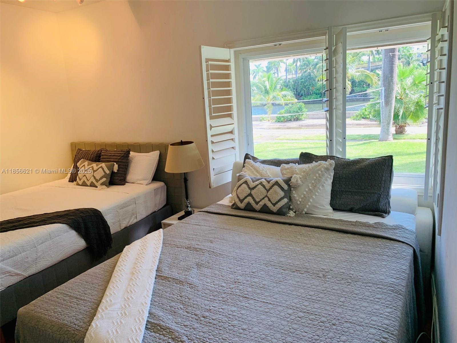 HOLLYWOOD LAKES SECTION - Residential Lease