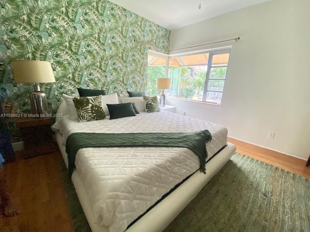 HOLLYWOOD LAKES SECTION - Residential Lease