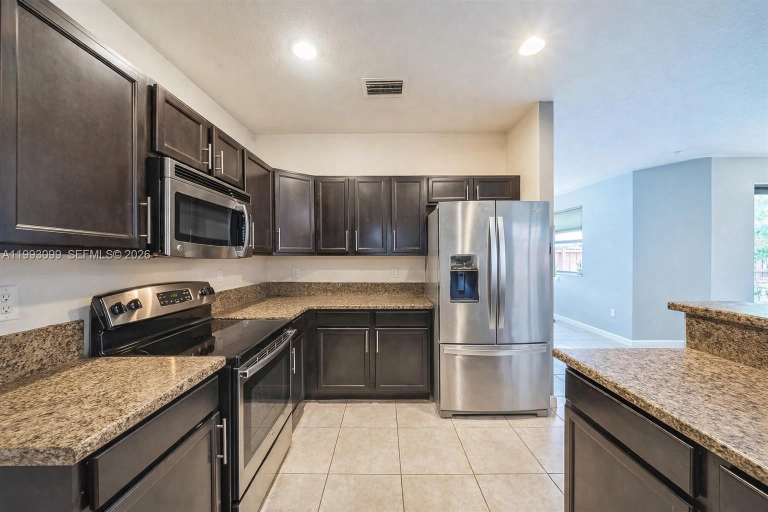 BAYWINDS OF FLORES - Residential