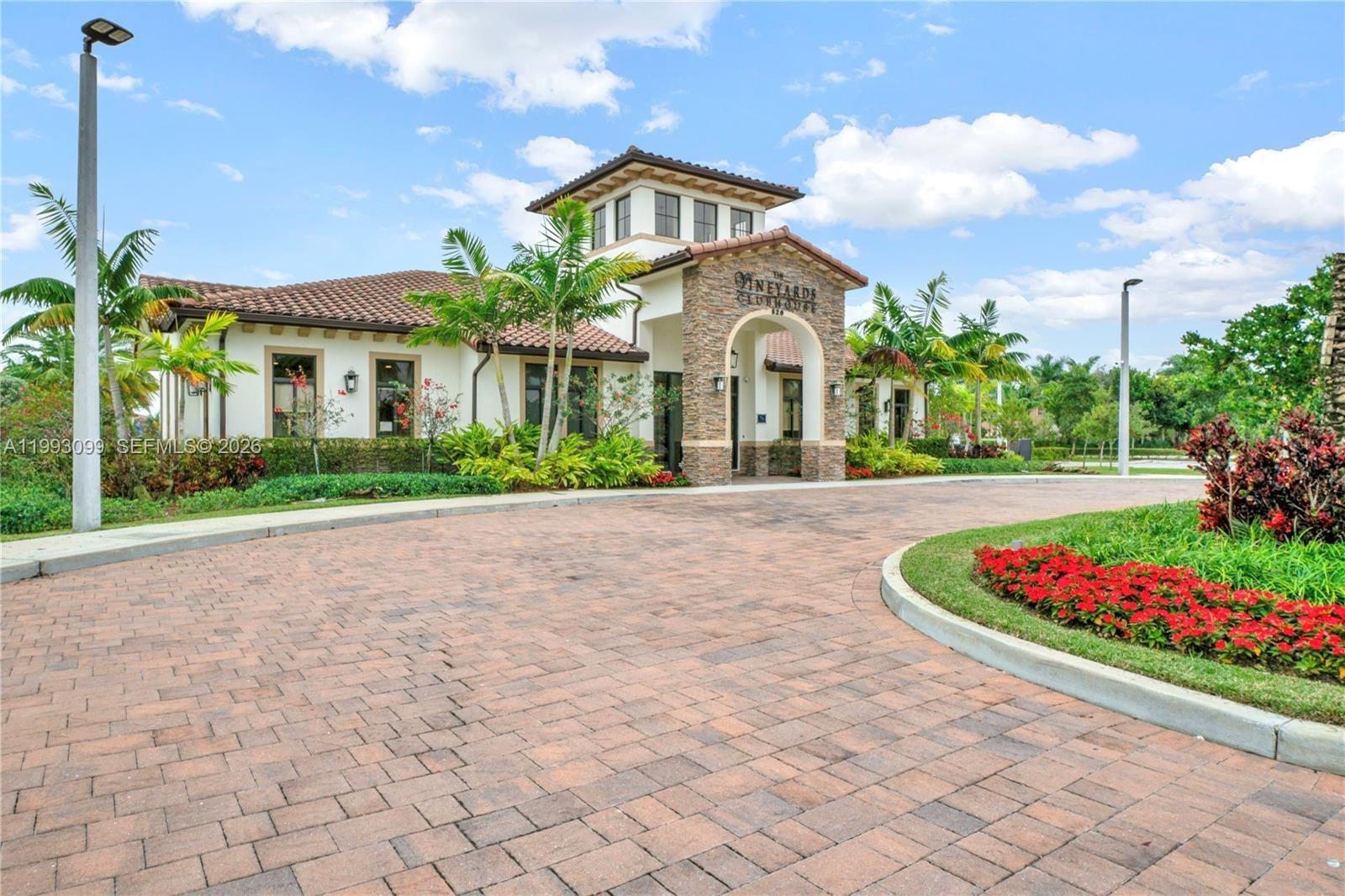 BAYWINDS OF FLORES - Residential