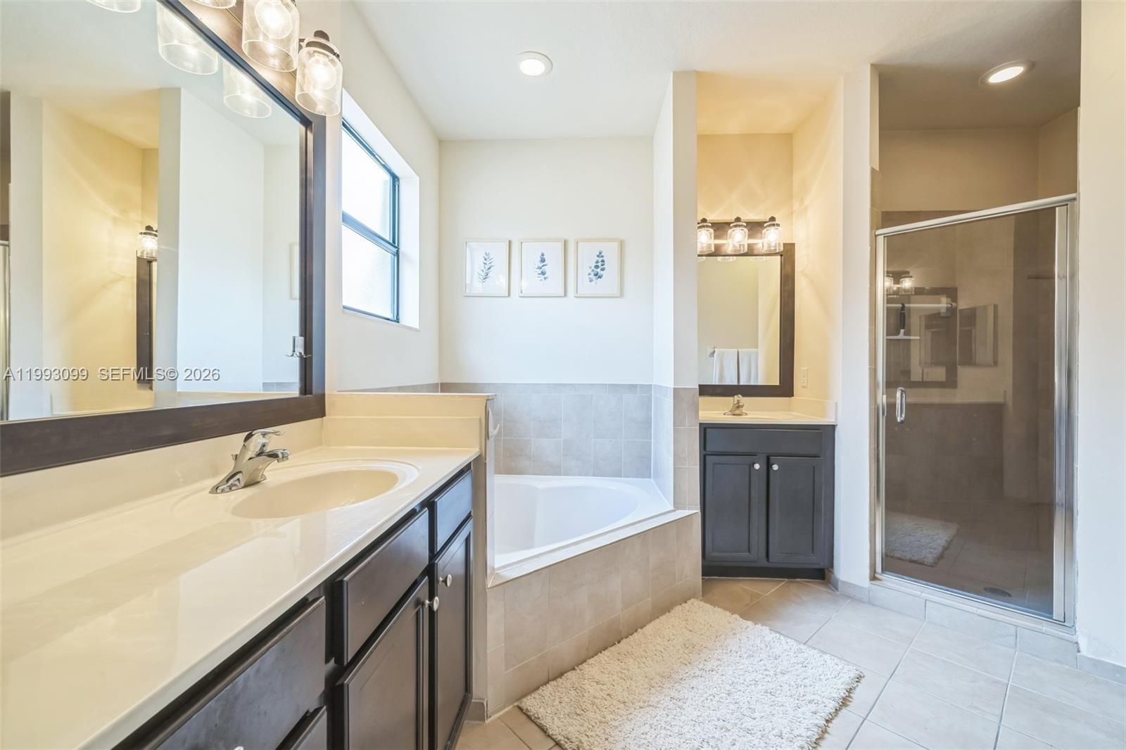 BAYWINDS OF FLORES - Residential