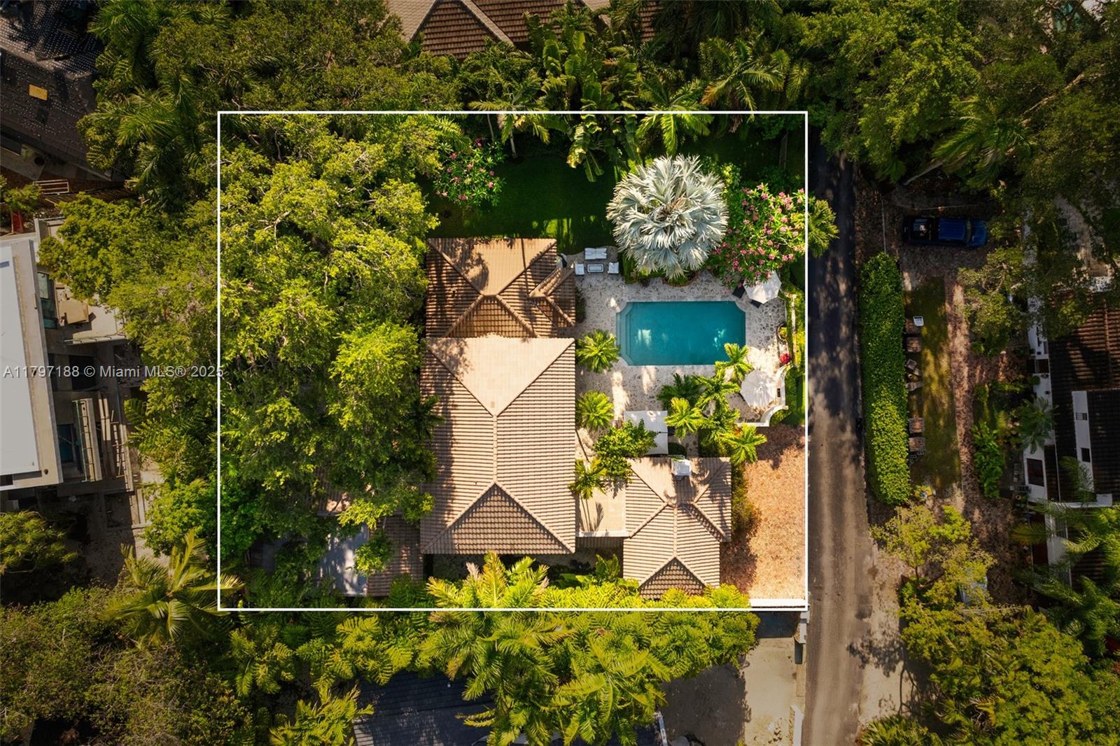 YE LITTLE WOODS 1ST ADDN - Residential