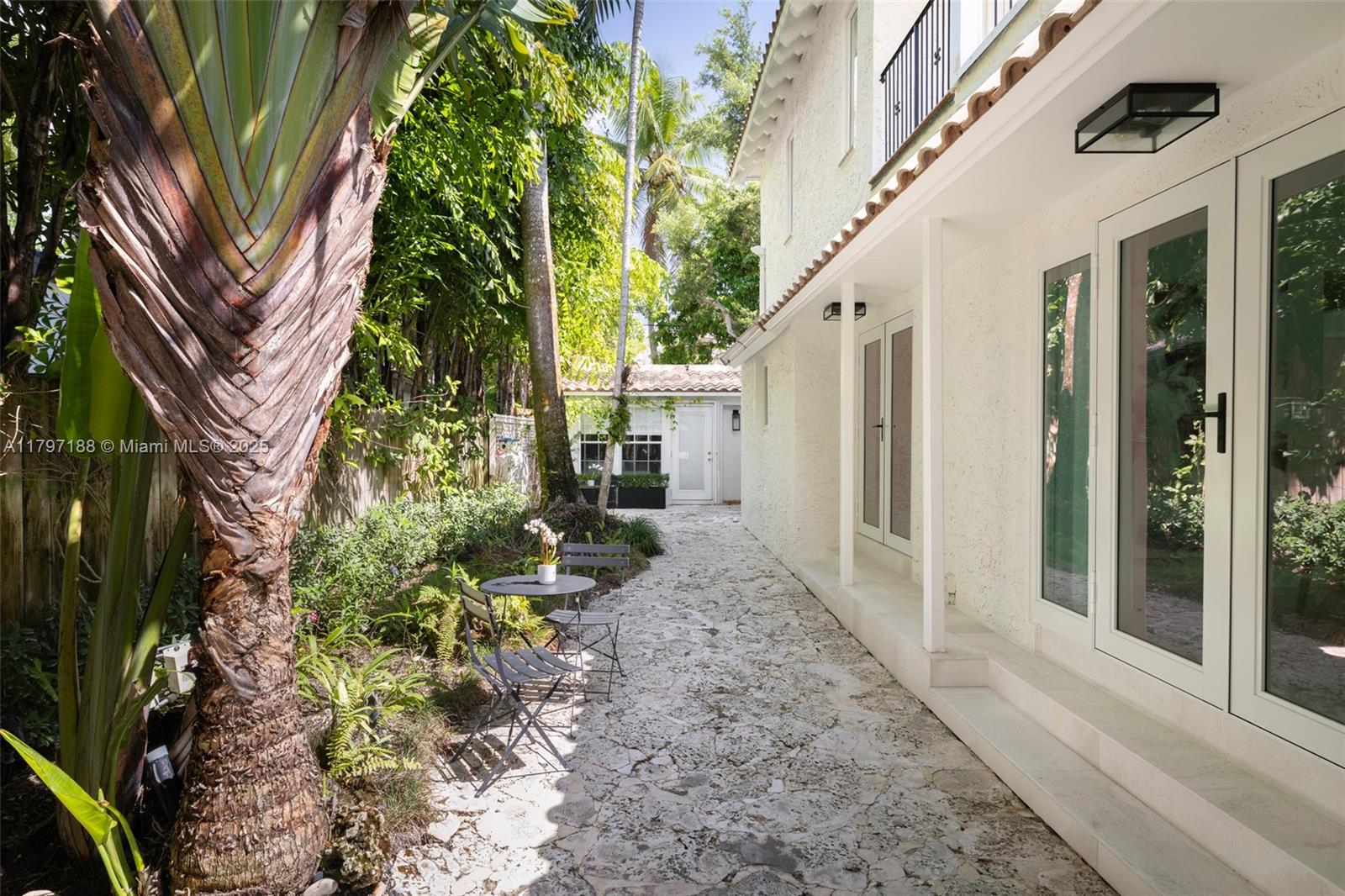 YE LITTLE WOODS 1ST ADDN - Residential