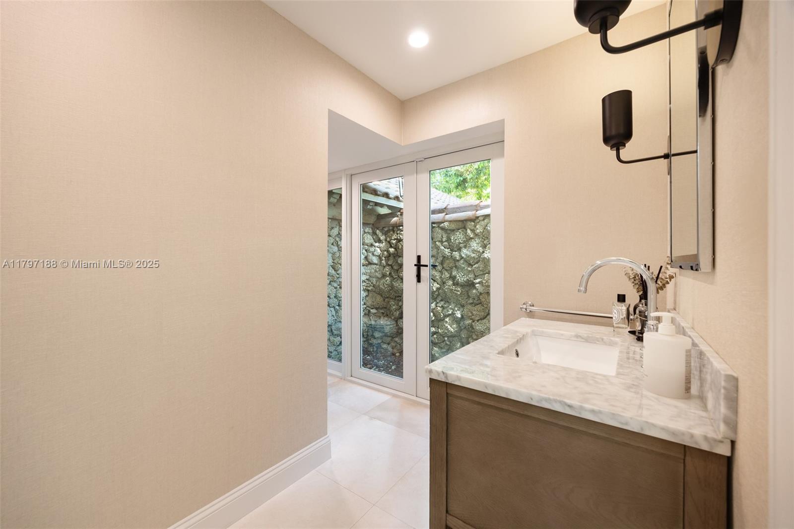 YE LITTLE WOODS 1ST ADDN - Residential