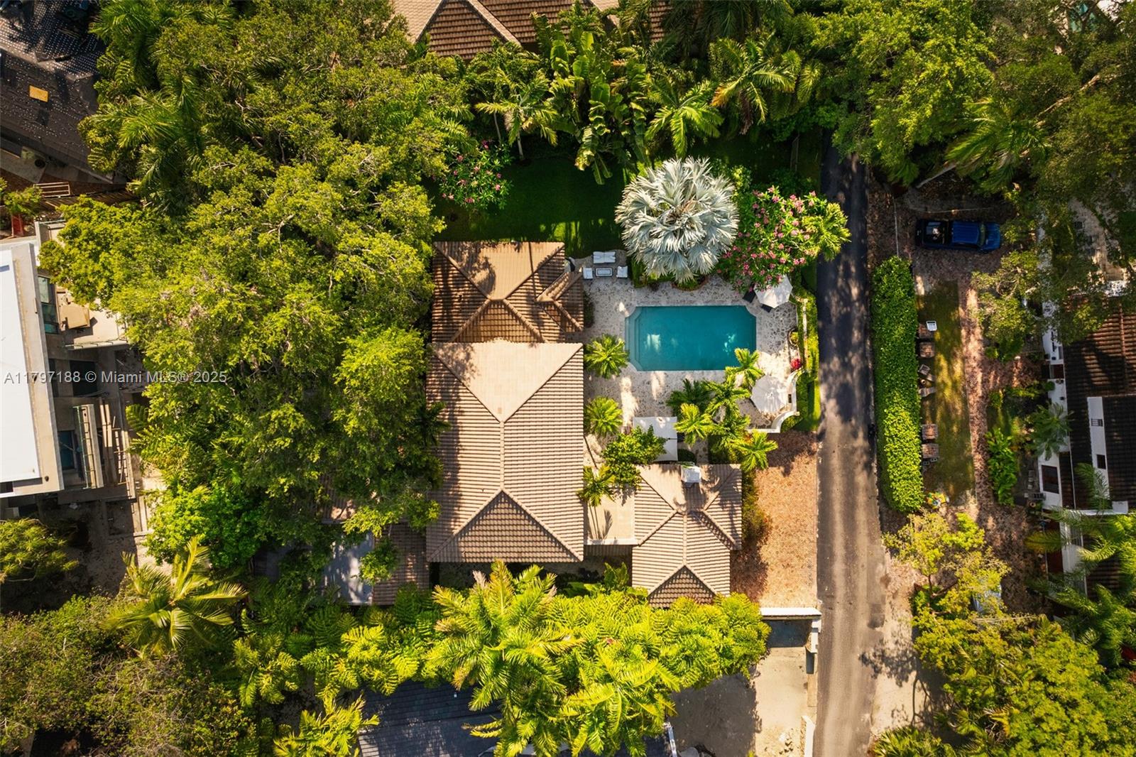 YE LITTLE WOODS 1ST ADDN - Residential