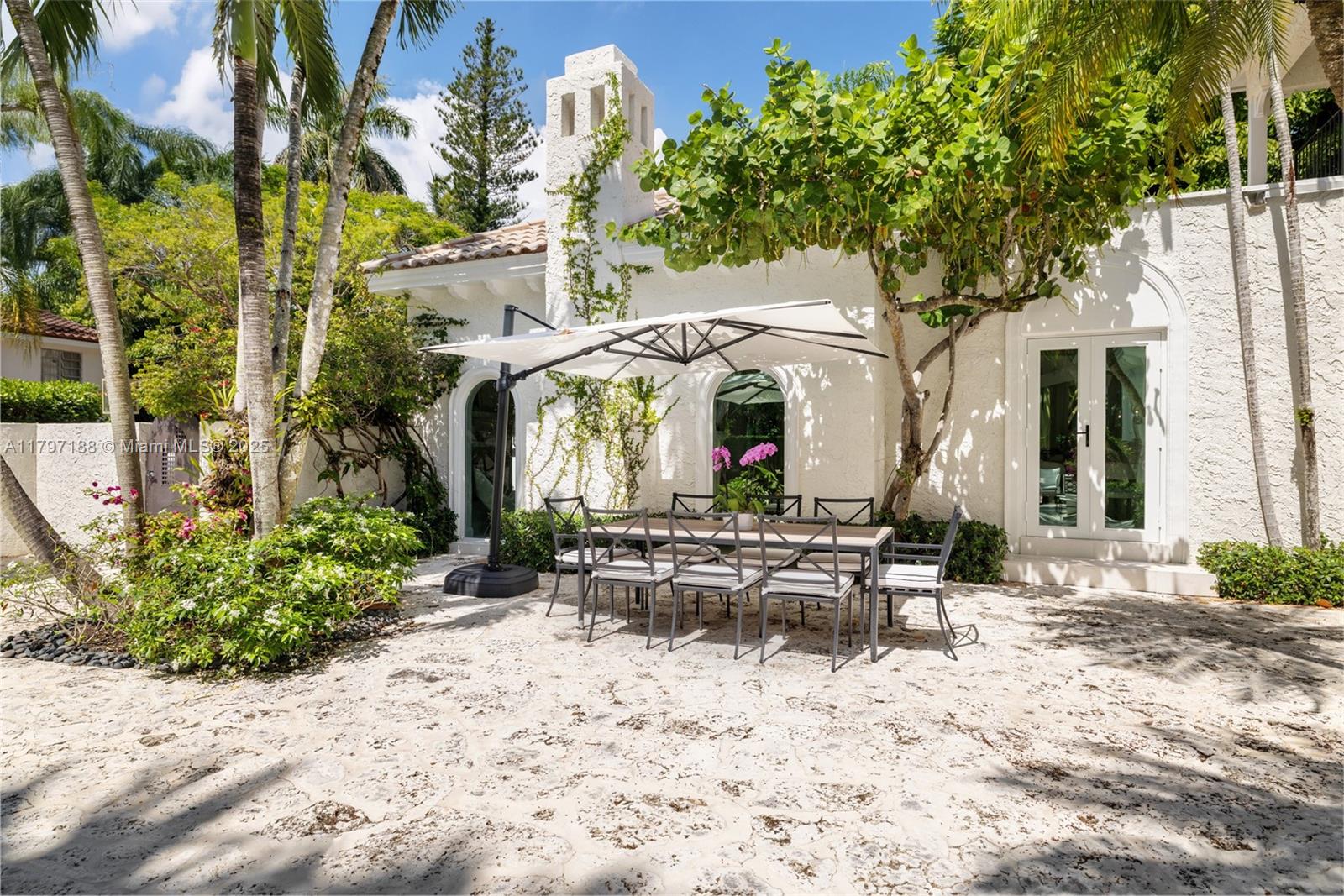 YE LITTLE WOODS 1ST ADDN - Residential