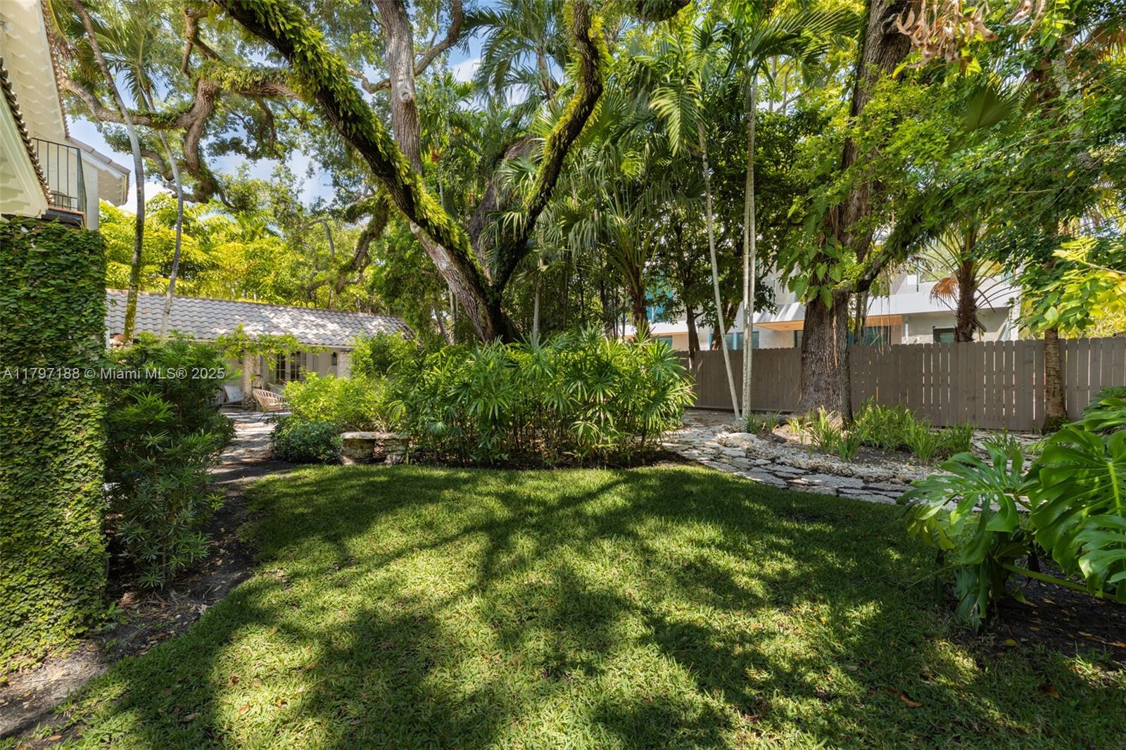 YE LITTLE WOODS 1ST ADDN - Residential