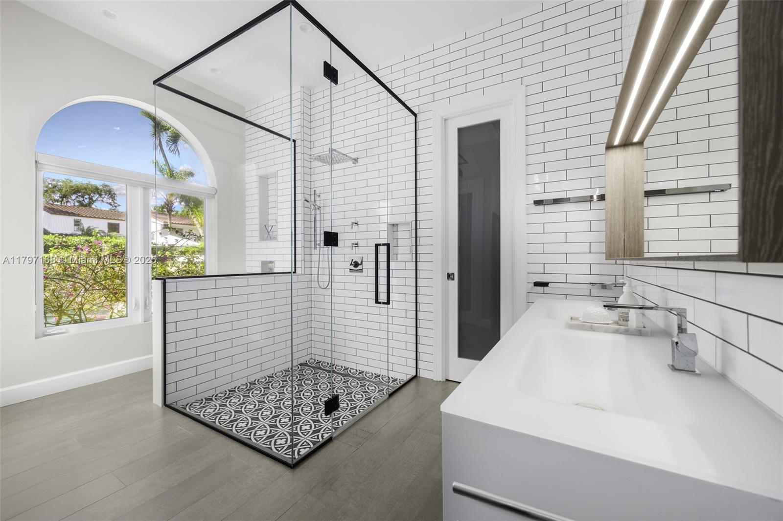 YE LITTLE WOODS 1ST ADDN - Residential