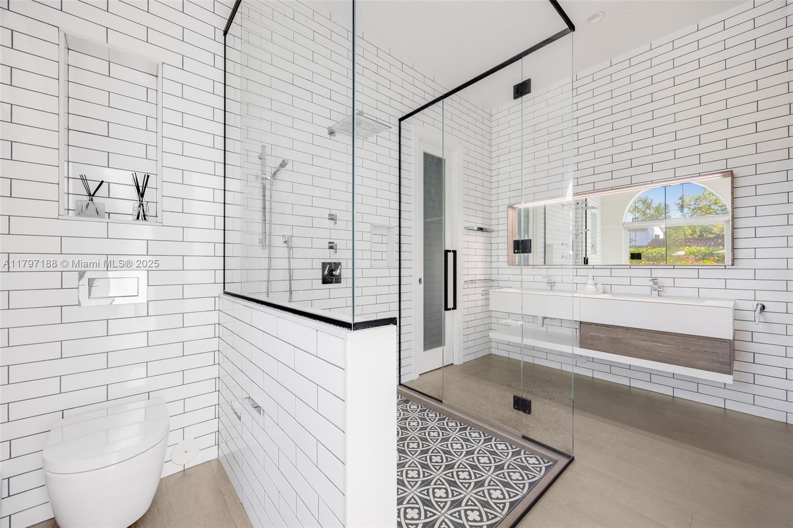 YE LITTLE WOODS 1ST ADDN - Residential