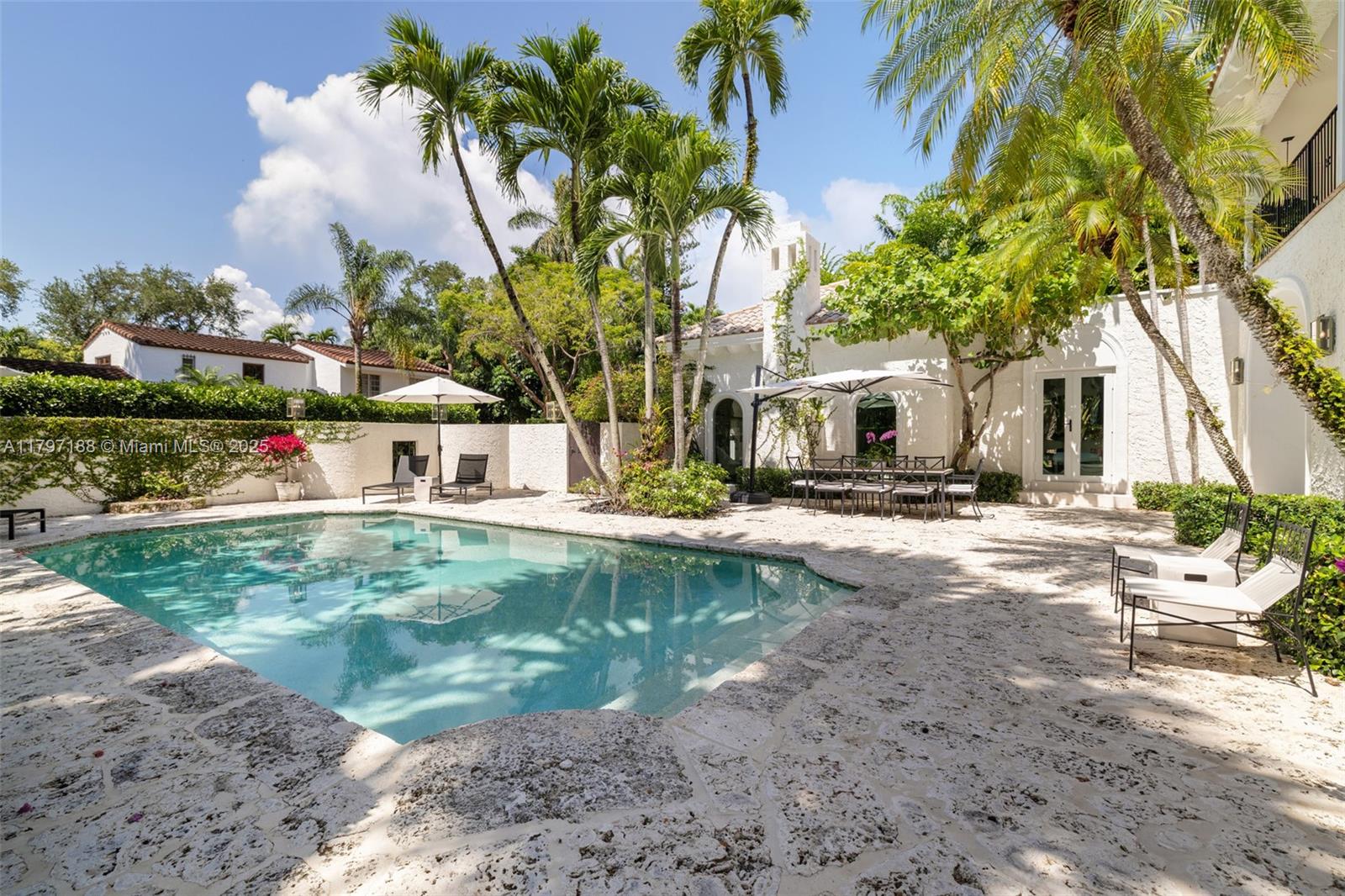 YE LITTLE WOODS 1ST ADDN - Residential