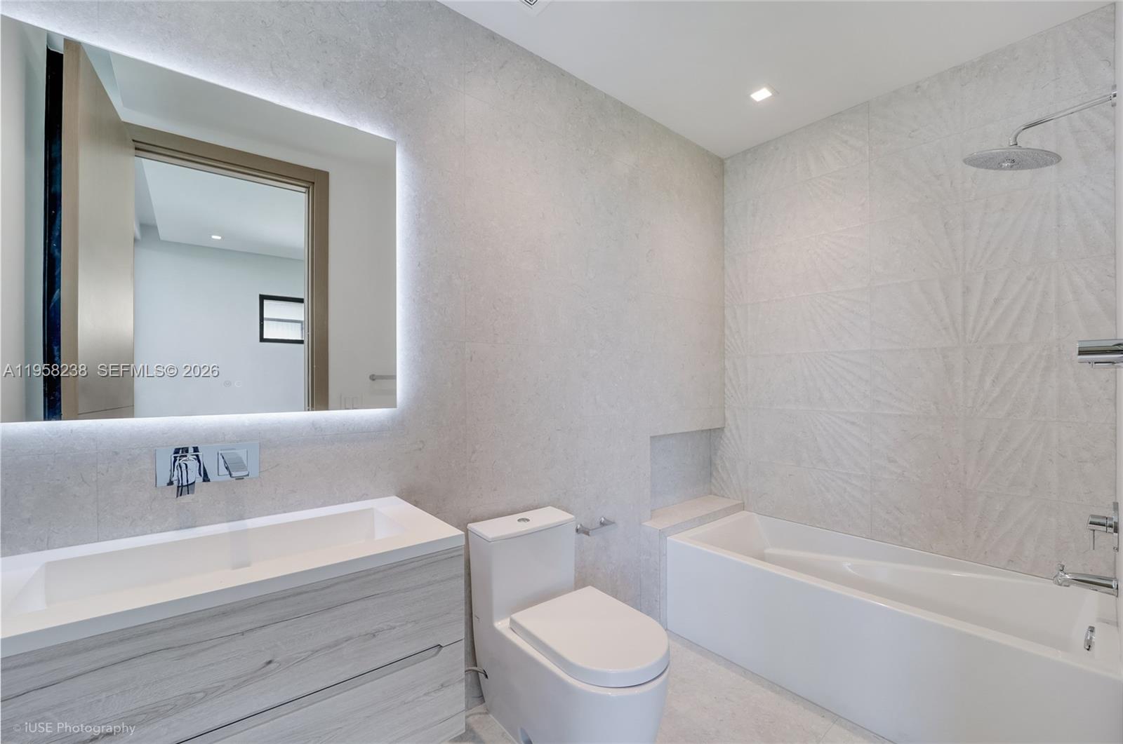 LA GORCE GOLF SUB - Residential