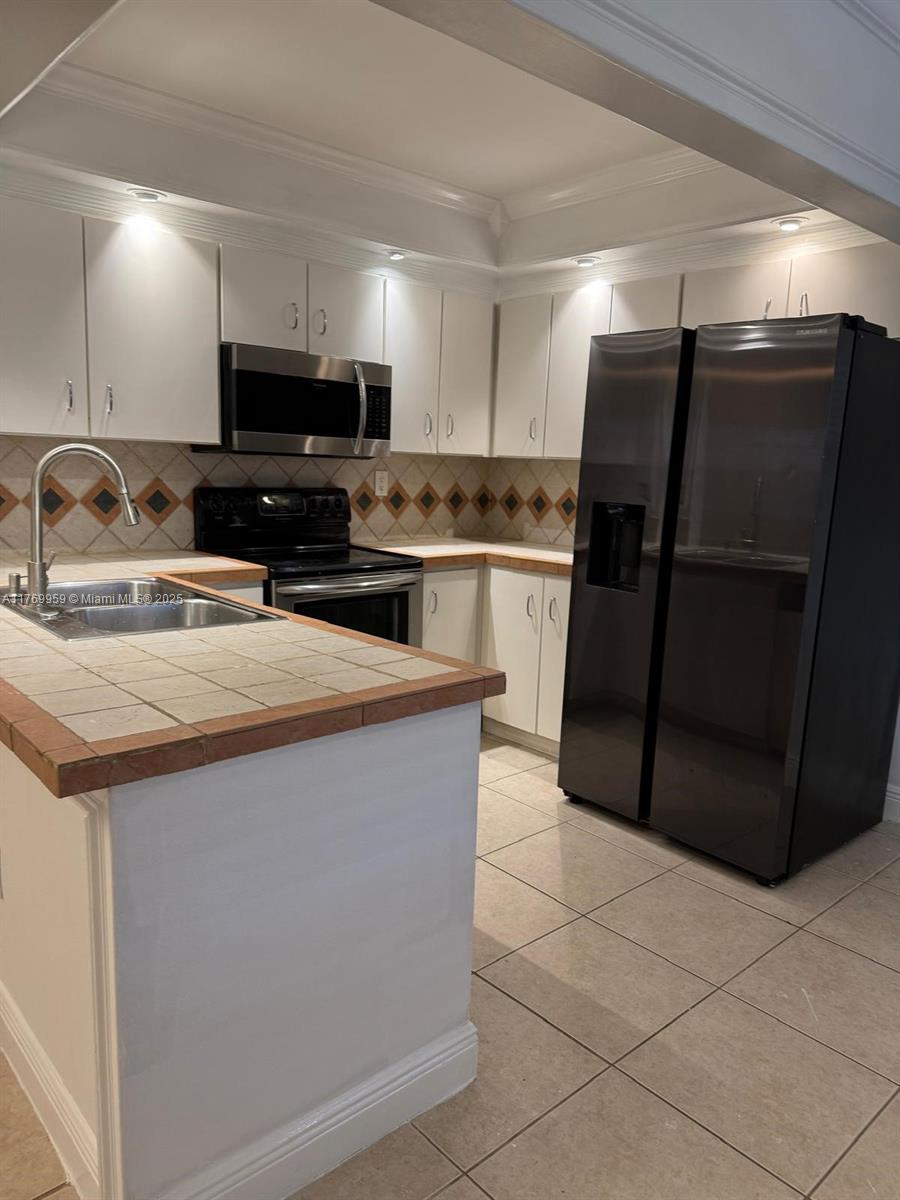 Rental Property at 462 Ne 210th Cir Ter 104-9, Miami, Broward County, Florida - Bedrooms: 2 
Bathrooms: 2  - $1,950 MO.