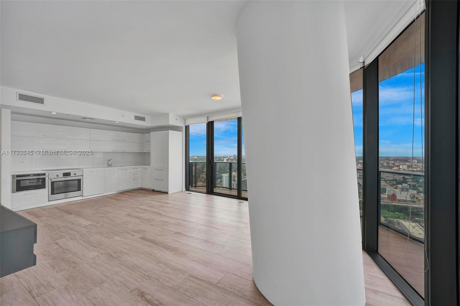 55 SW 9th St 4008
