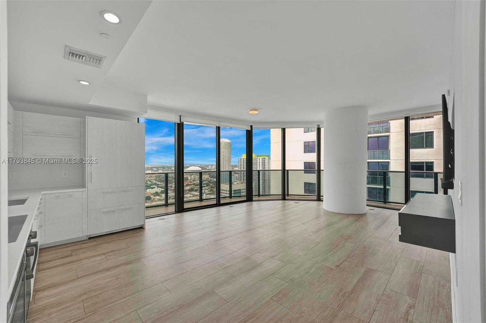 55 SW 9th St 4008