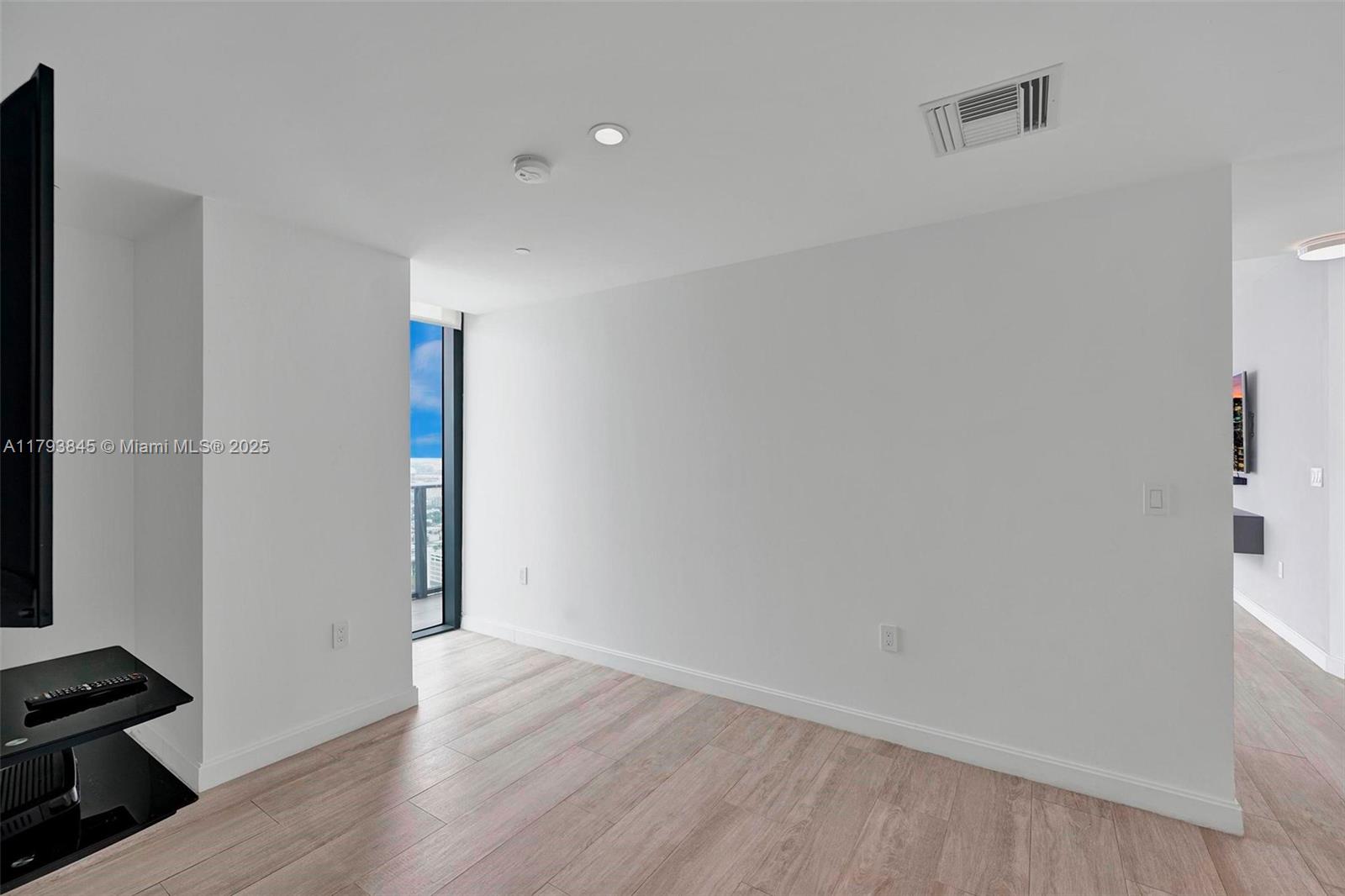 55 SW 9th St 4008
