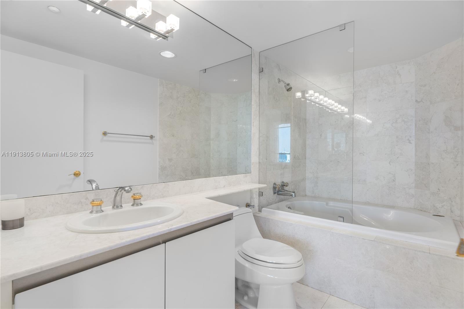 2600 ISL BLVD WILLIAMS IS - Residential