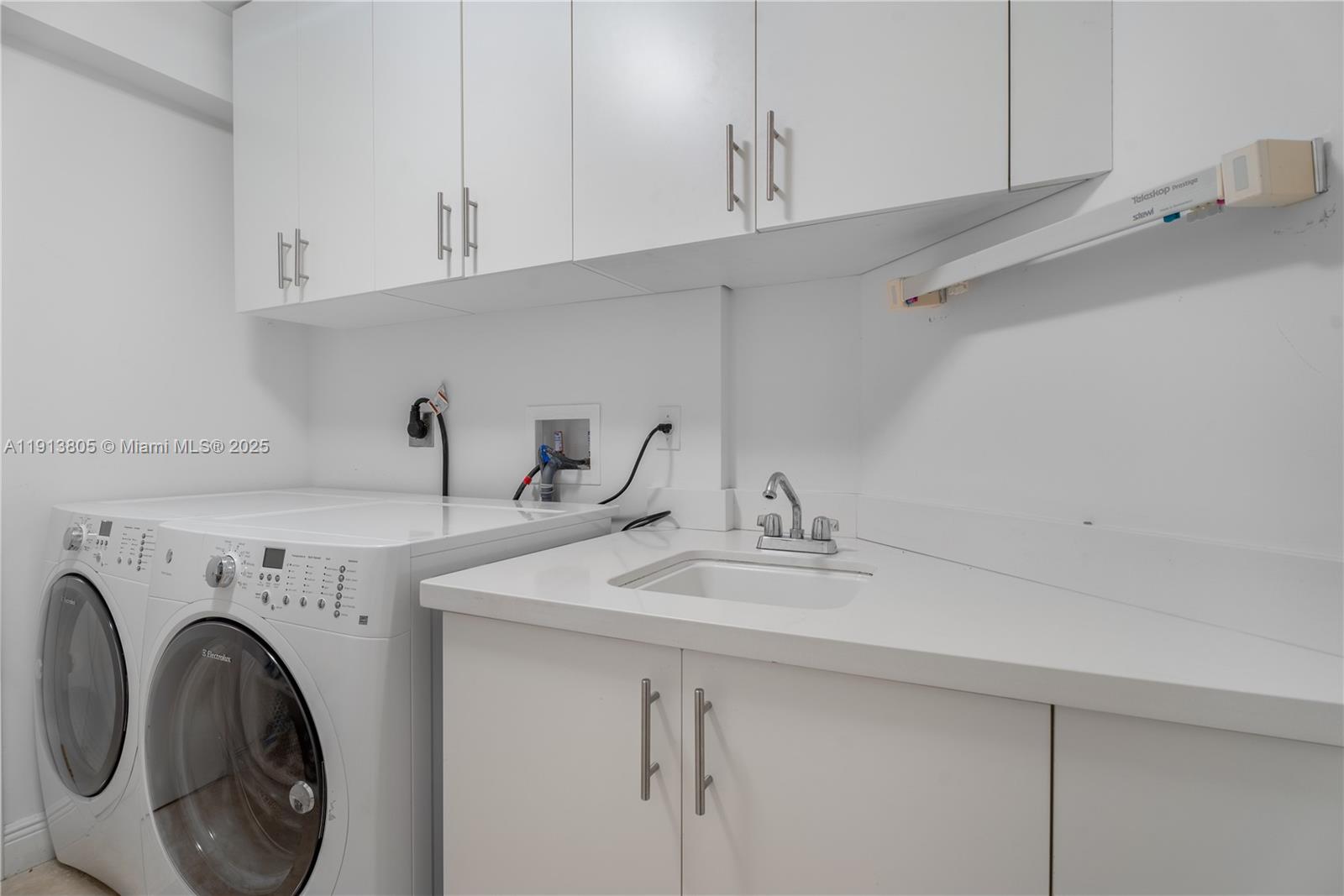 2600 ISL BLVD WILLIAMS IS - Residential