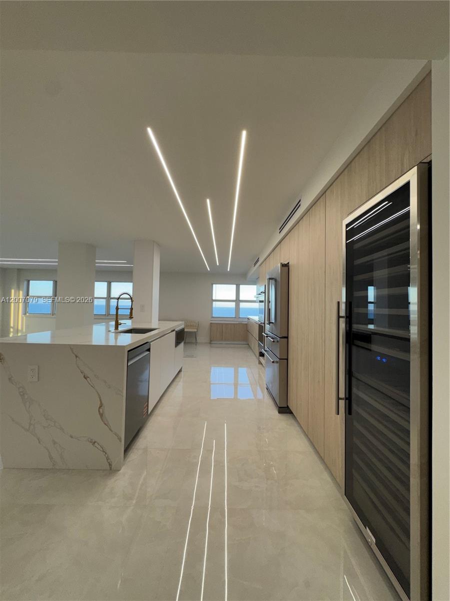 SOUTHPOINT CONDO - Residential