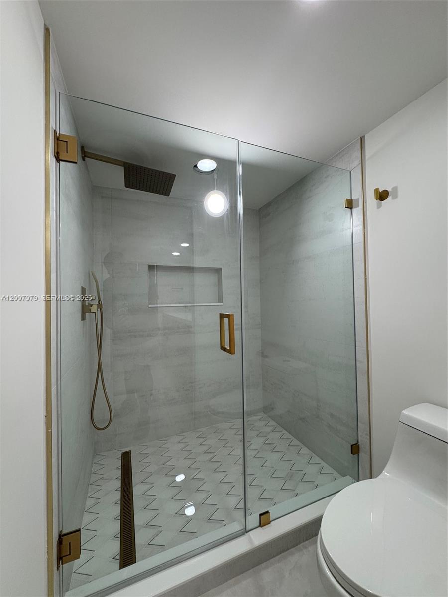 SOUTHPOINT CONDO - Residential