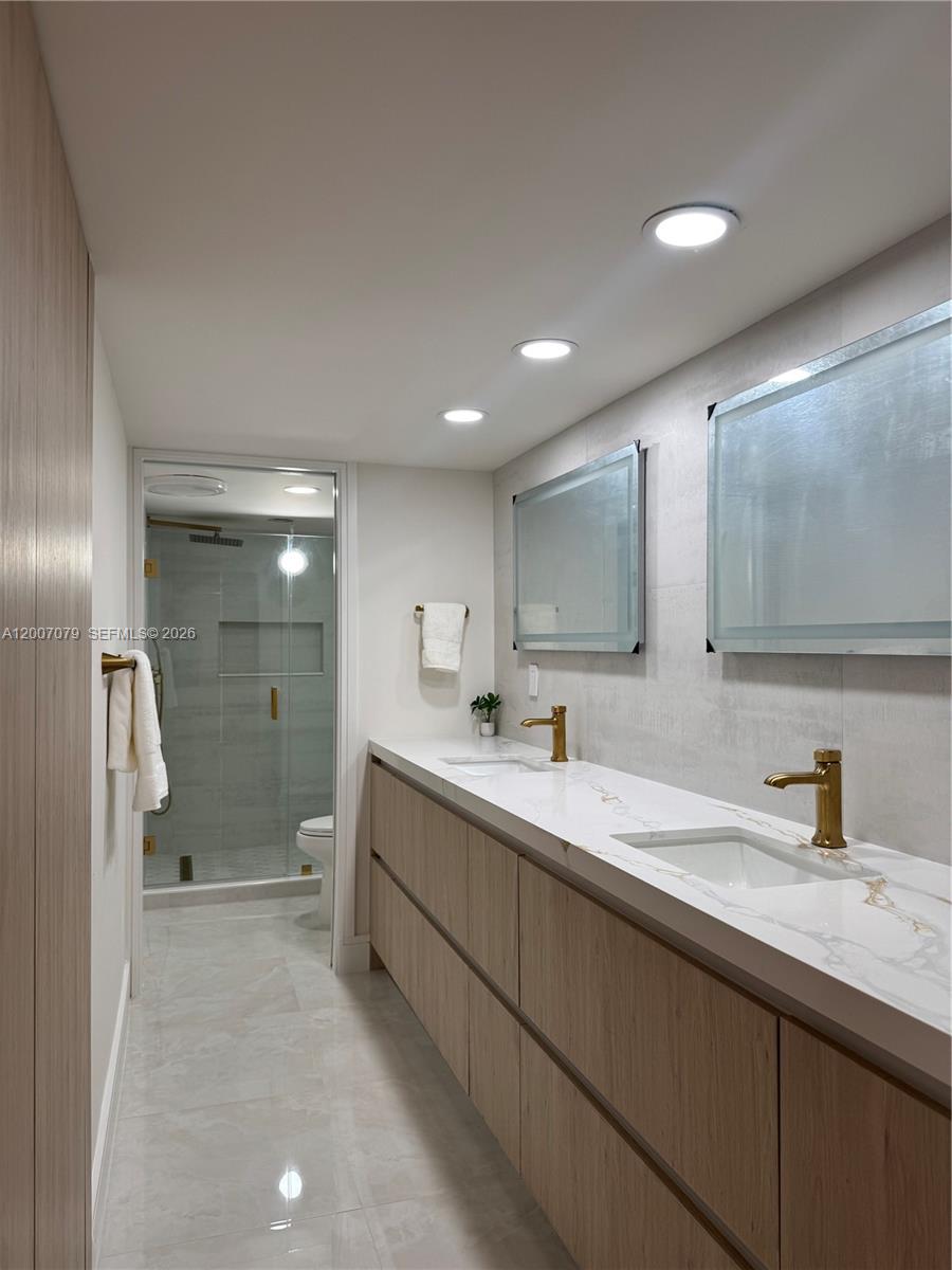 SOUTHPOINT CONDO - Residential