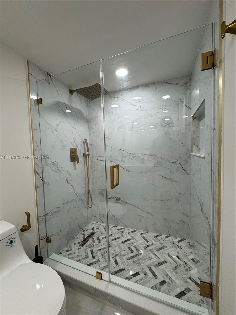 SOUTHPOINT CONDO - Residential