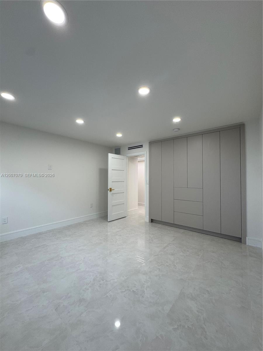 SOUTHPOINT CONDO - Residential