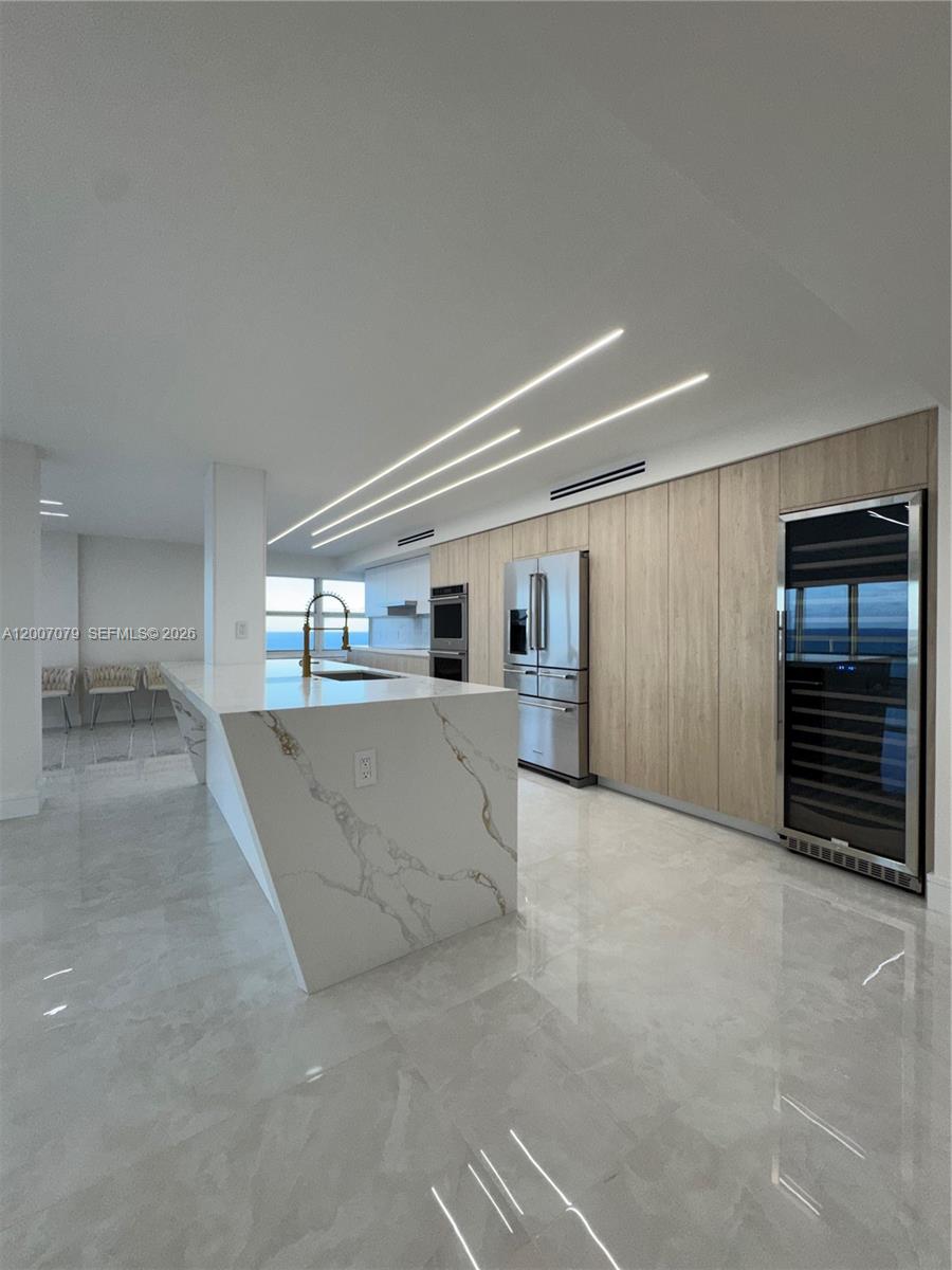 SOUTHPOINT CONDO - Residential