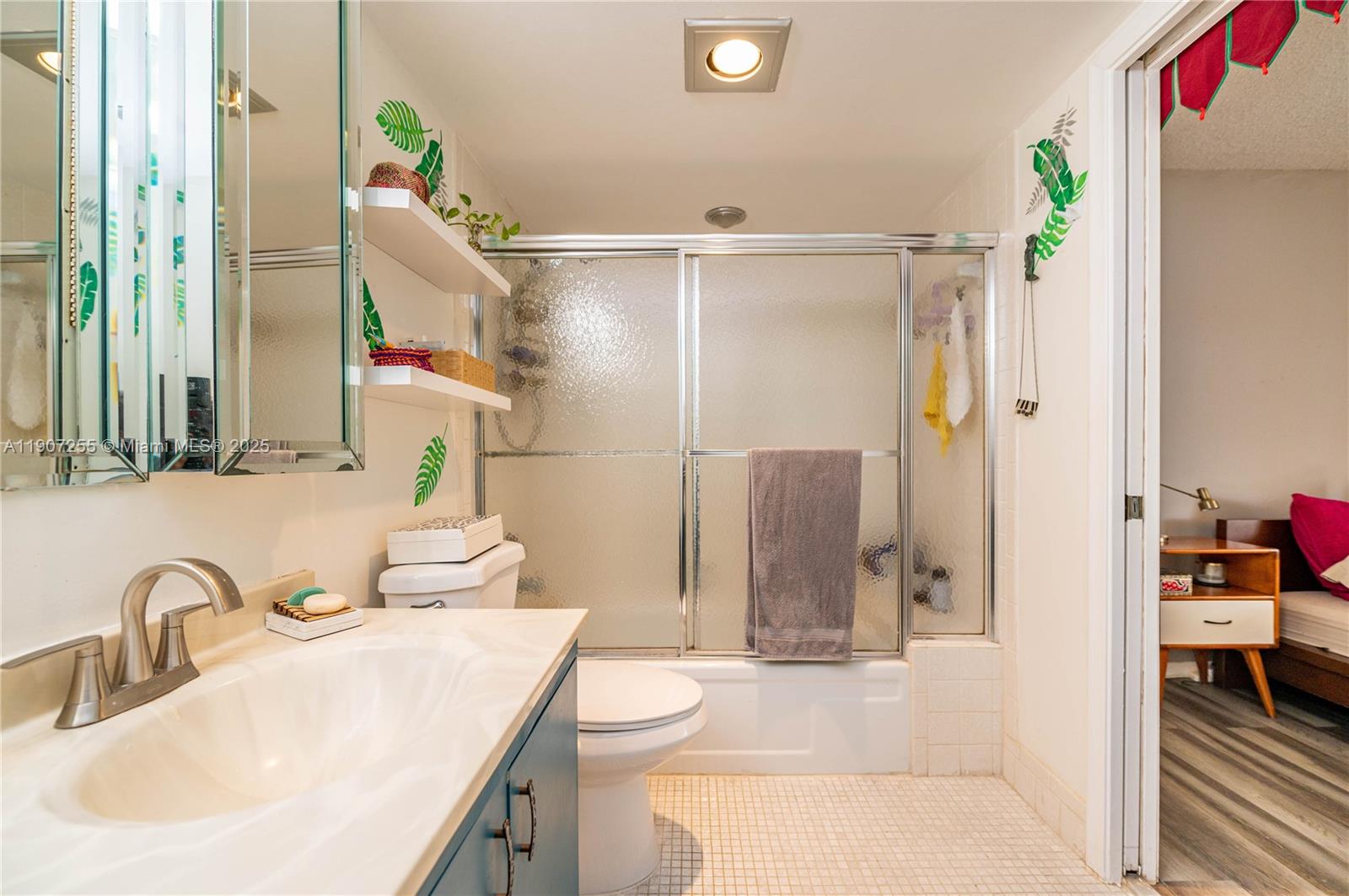 LUCAYA VILLAGE 2-E CONDO - Residential