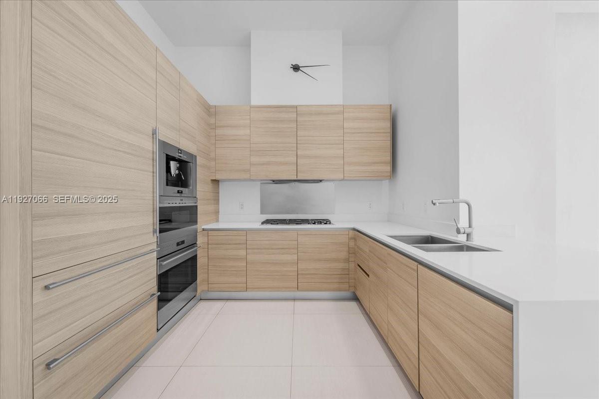 3250 NE 188th St 103