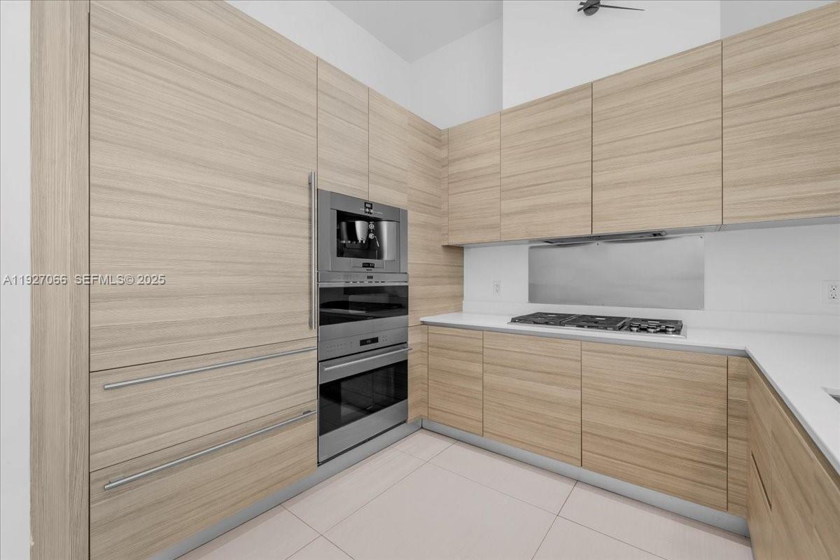 3250 NE 188th St 103