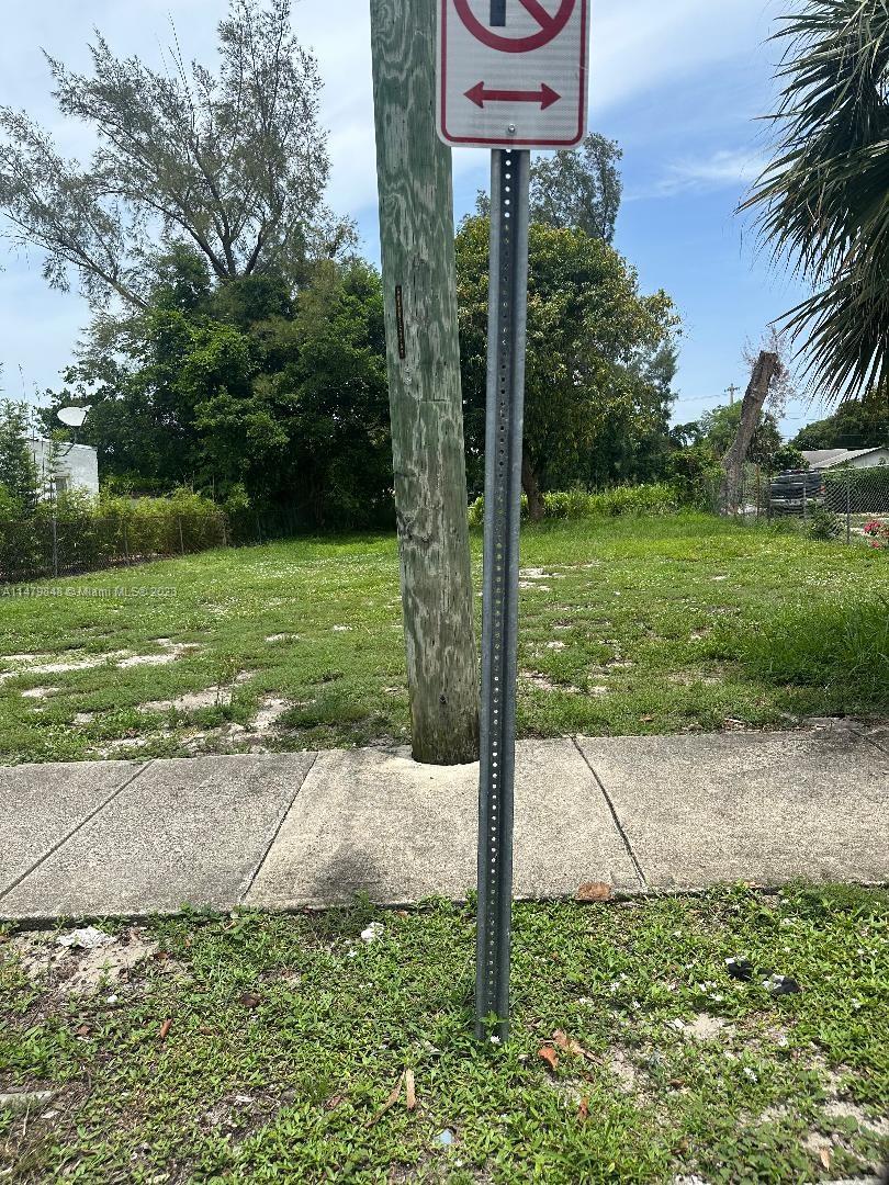 ONE OF THE FEW LOTS AVAILABLE AT THE BEST LOCATION IN HISTORIC NORTHWOOD DISTRICT, THIS AREA IS BECOMING THE NEXT HIT IN WEST PALM BEACH, CLOSE TO THE BEACH AND I-95. TONS OF BUSINESS ON BROASWAY (US1) ( FEDERAL HIGHWAY )