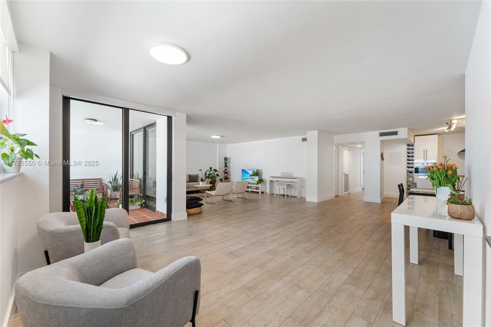 5845 Collins Ave 204
