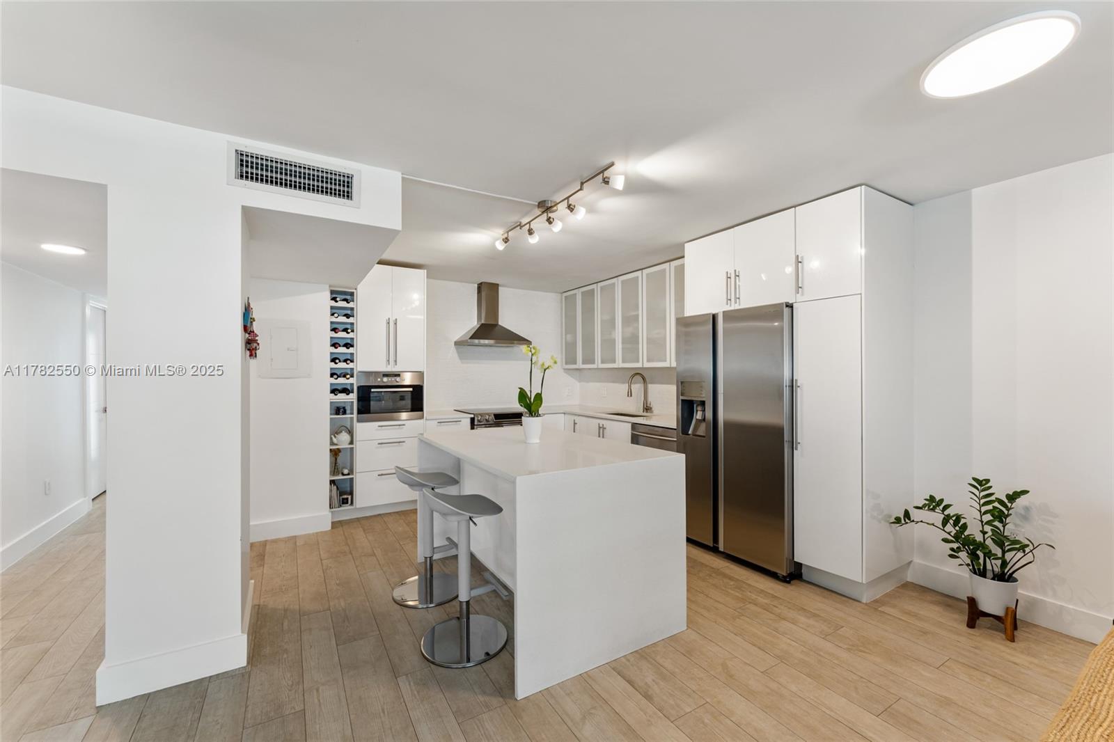 THE SURF CONDO - Residential
