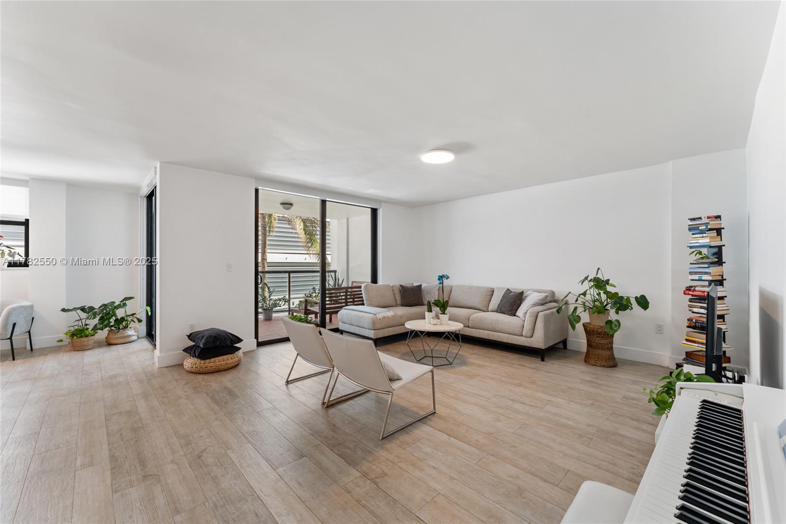5845 Collins Ave 204
