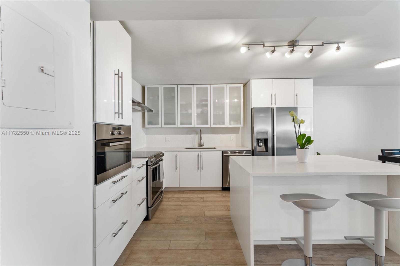 5845 Collins Ave 204