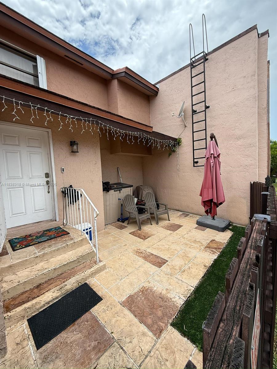 575 W Park Dr 202, Miami, FL, 33172/$340,000 1 575 W Park Dr 202