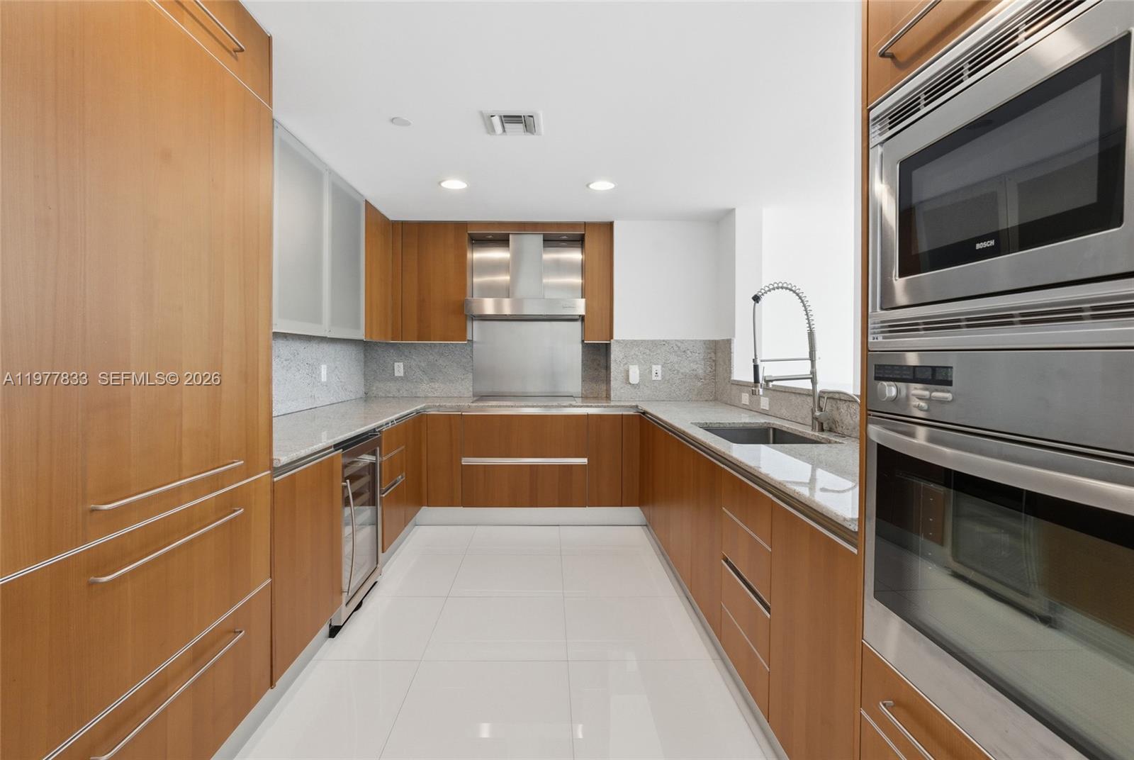 GROVENOR HOUSE CONDO - Residential