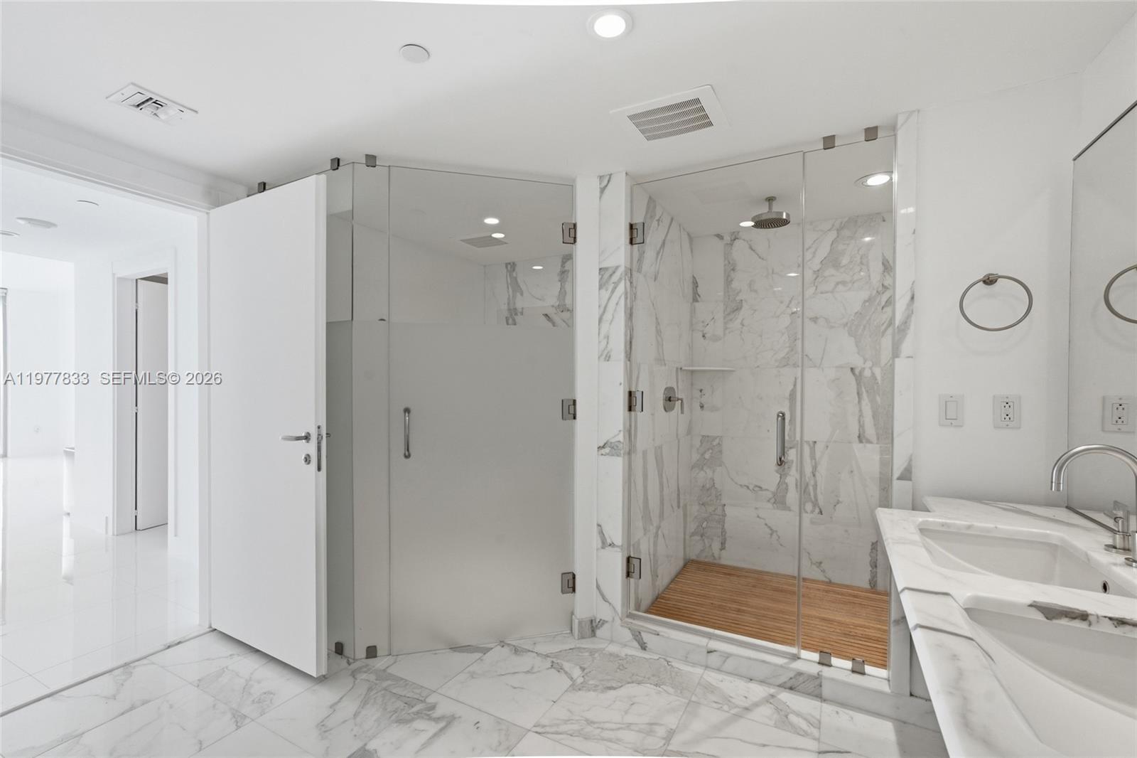 GROVENOR HOUSE CONDO - Residential