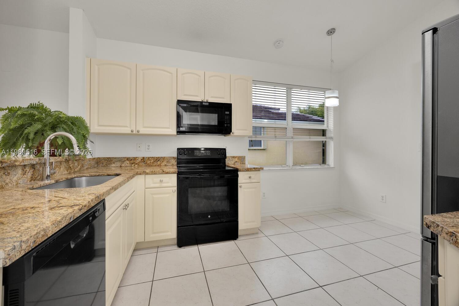 EMERALD OAKS - Residential Lease