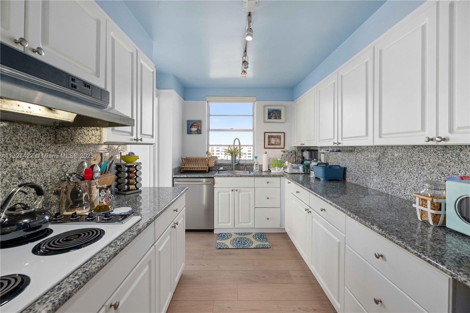 BLAIR HOUSE CONDO - WEST - Residential