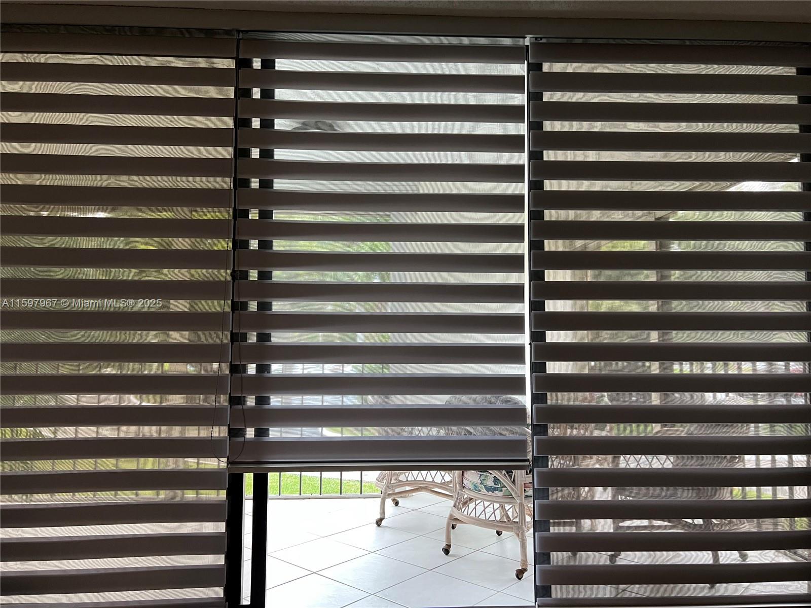 BUILDING FOUR OF COUNTRY - Residential