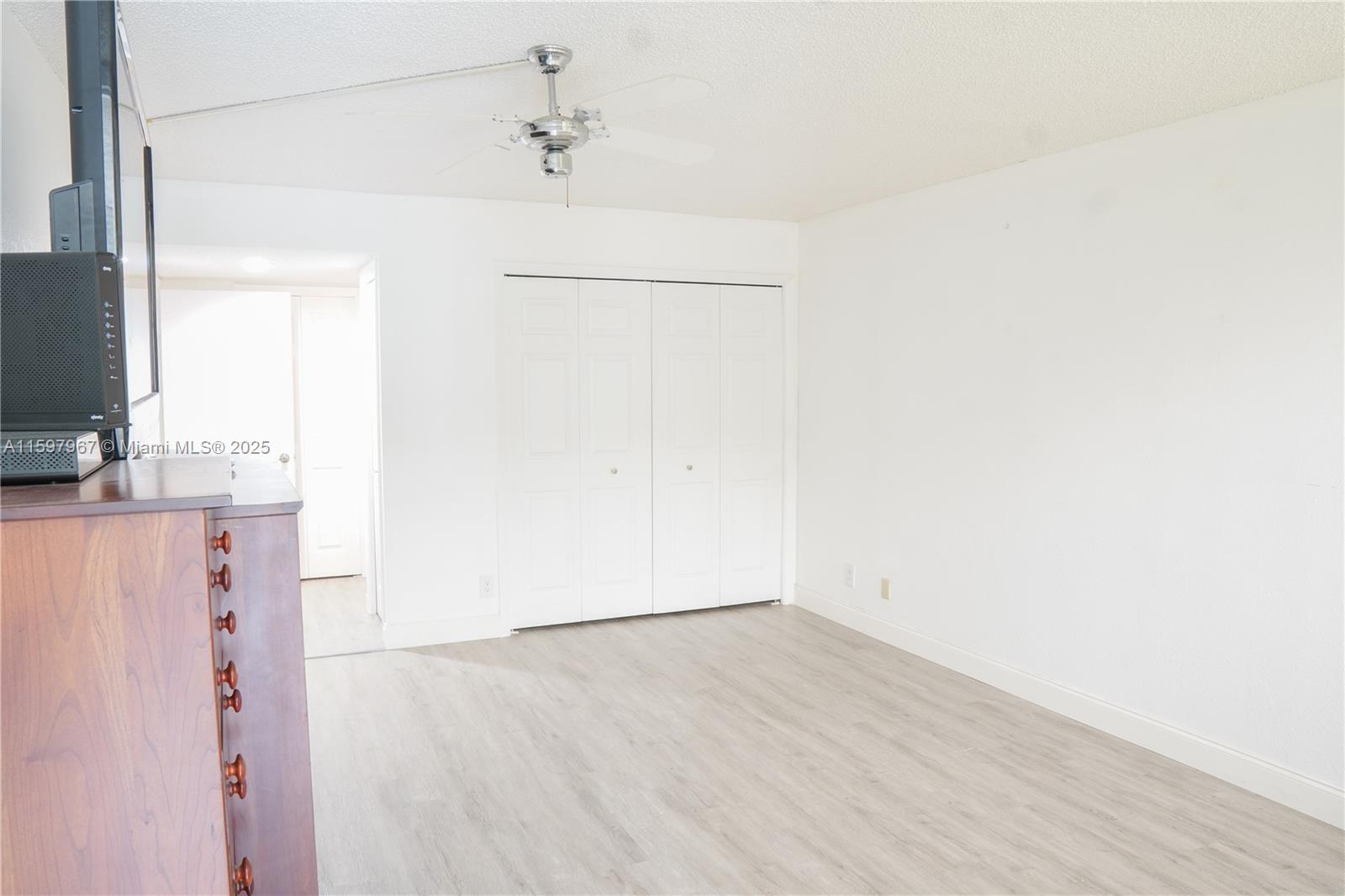 BUILDING FOUR OF COUNTRY - Residential