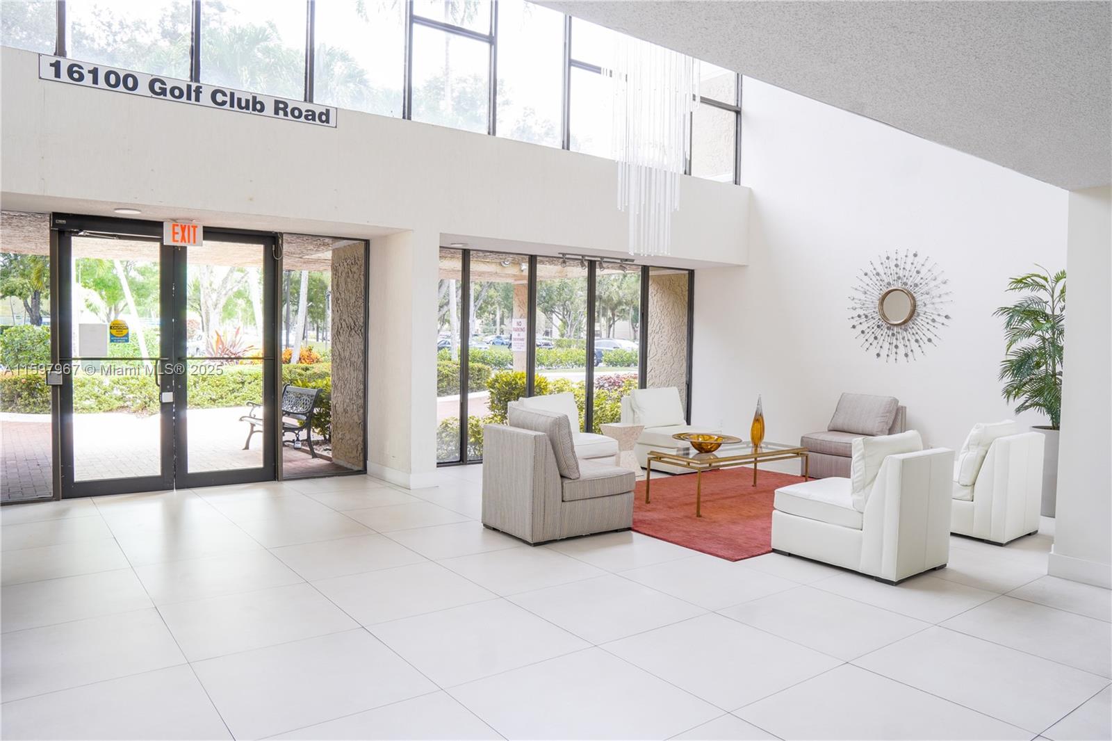 BUILDING FOUR OF COUNTRY - Residential