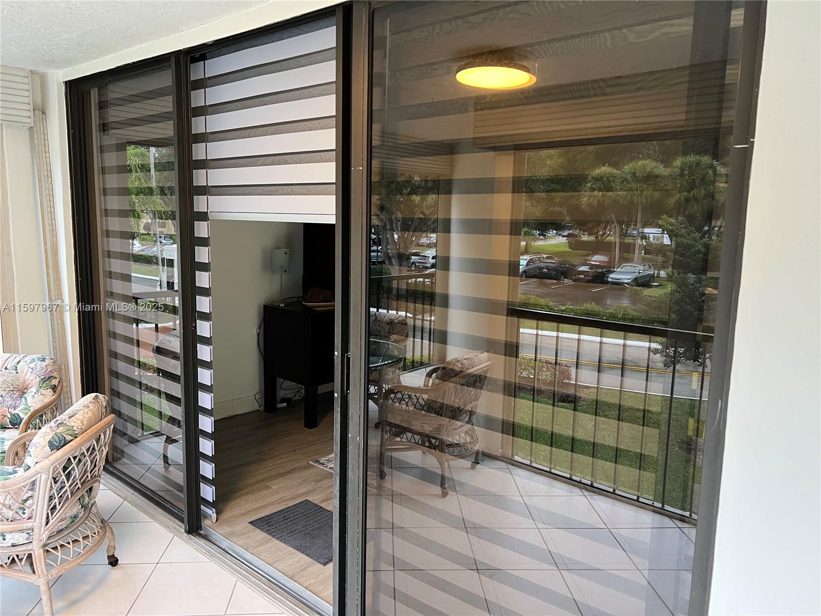 BUILDING FOUR OF COUNTRY - Residential