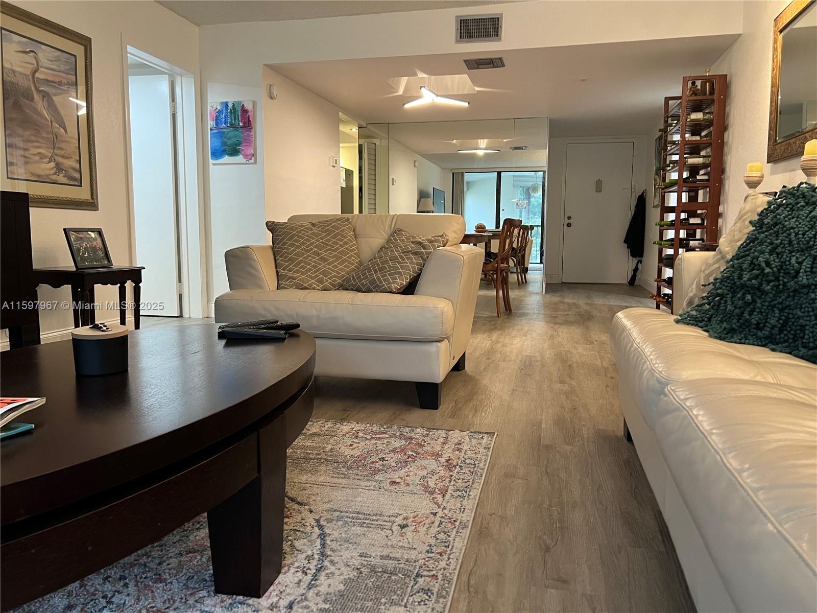 BUILDING FOUR OF COUNTRY - Residential