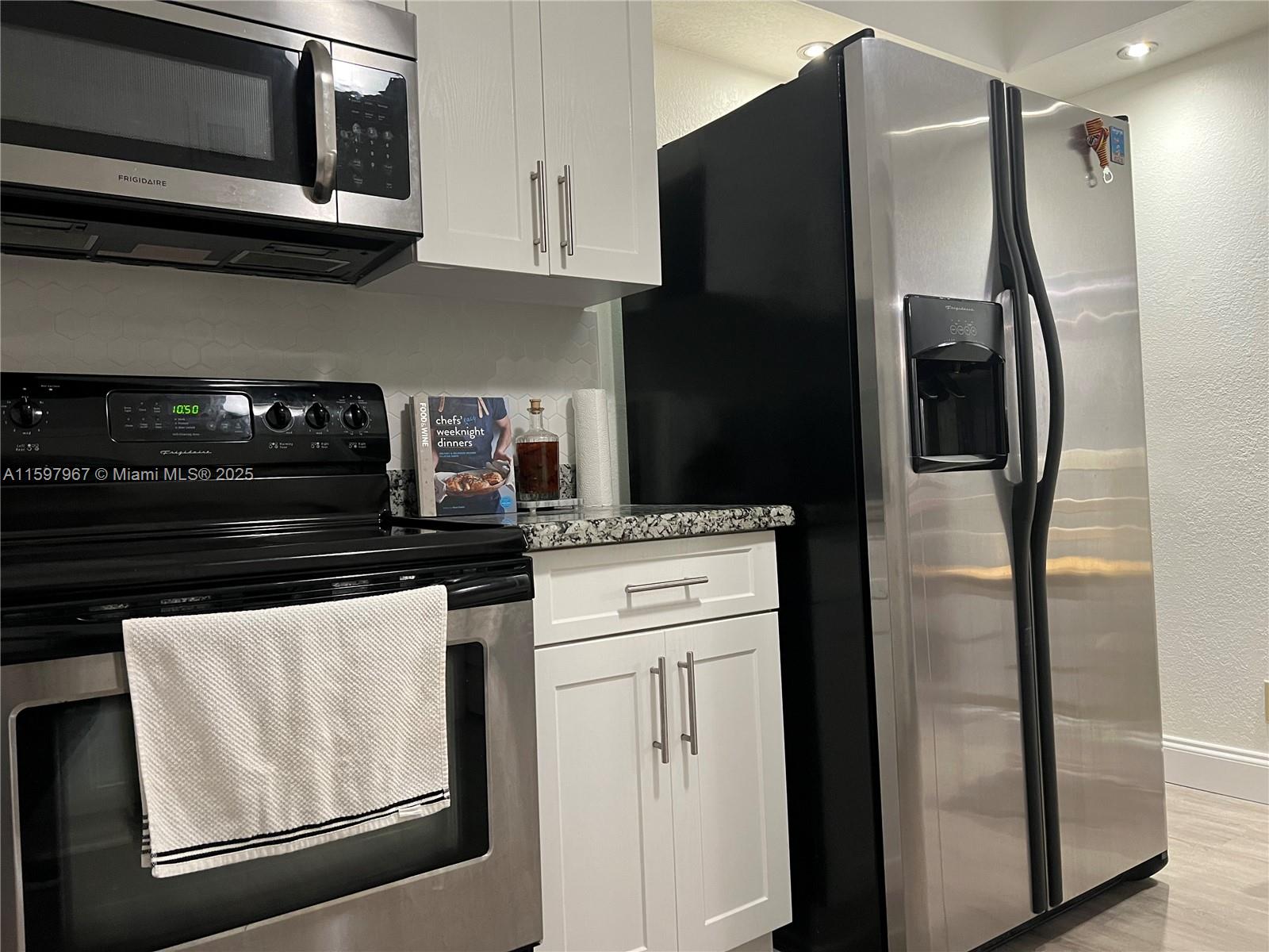 BUILDING FOUR OF COUNTRY - Residential