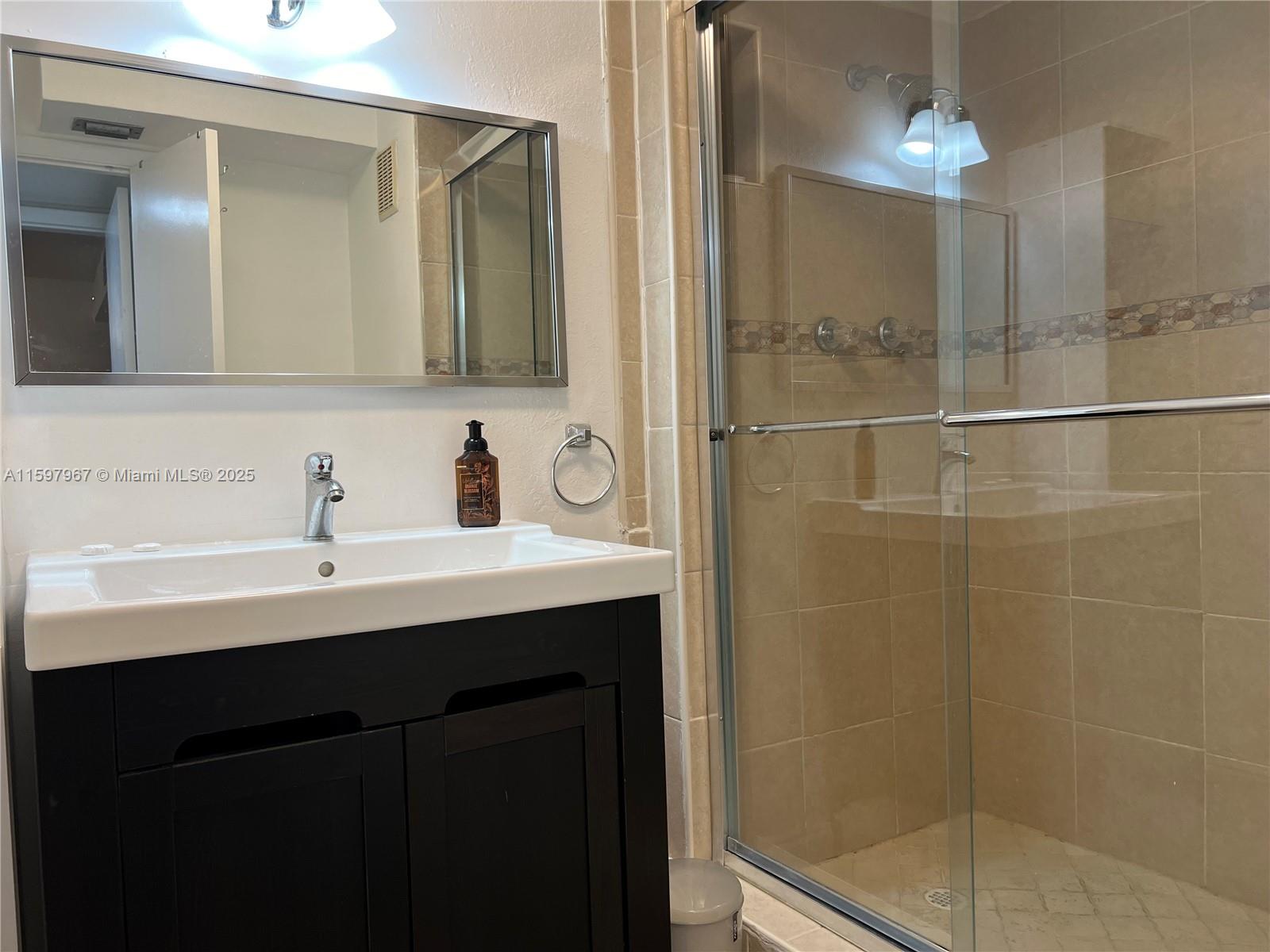 BUILDING FOUR OF COUNTRY - Residential