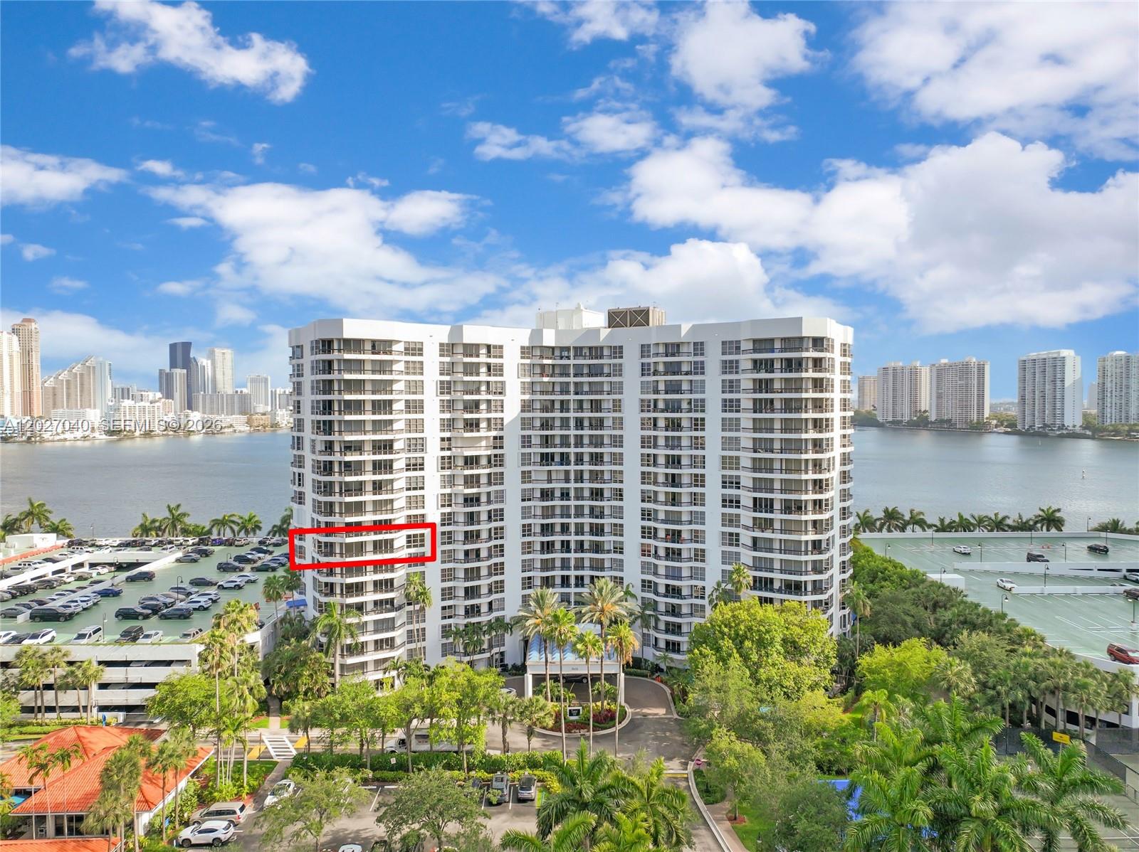 3600 Mystic Pointe Dr 812