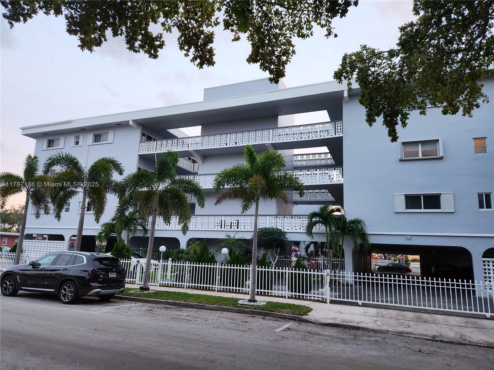 1818 Rodman St 2E, Hollywood, Broward County, Florida - 1 Bedrooms  
2 Bathrooms - 