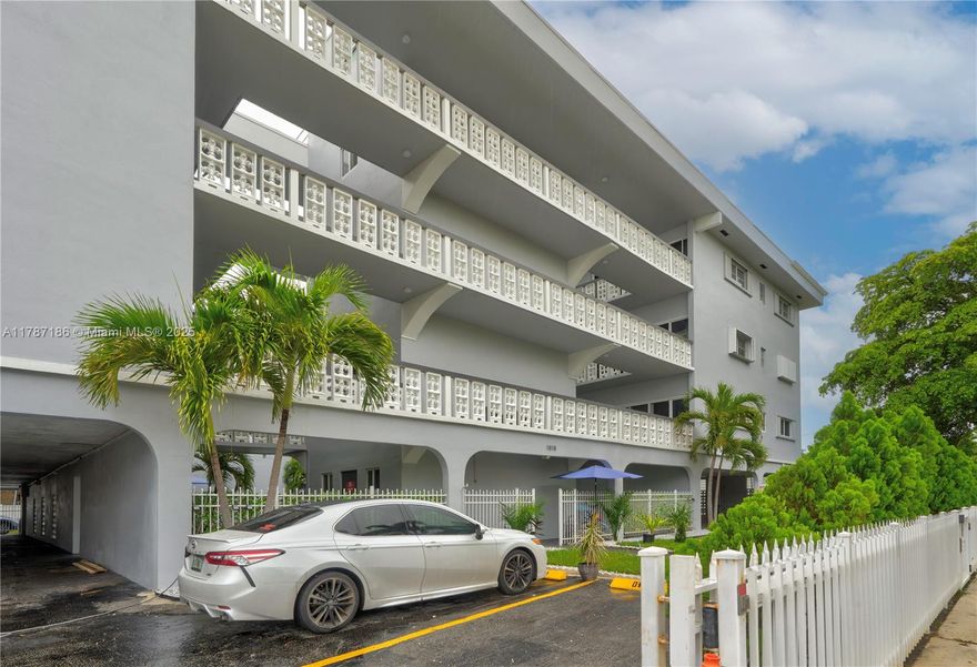 SPACIOUS ONE BEDROOM APARTMENT IN PRIME EAST HOLLYWOOD LOCATION. UPDATED, CENTRAL AC, LAMINATE FLOORING, IMPACT GLASS PATIO DOORS. CLOSE TO PUBLIX, PHARMACIES, RESTAURANTS, MARKETS AND LESS THAN 10 MINS TO THE BEACH!